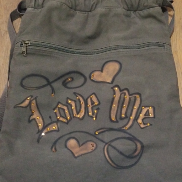 A custom backpack - Picture 3 of 4